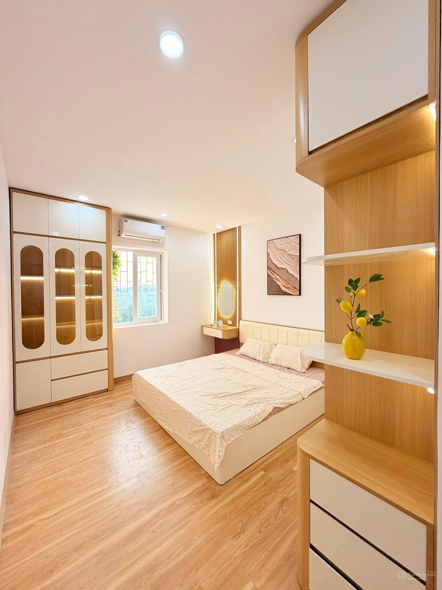 CÓ 102! Bán căn hộ tập thể Nghĩa Tân, lô góc, full nội thất, 65m, 2pn, 2wc giá 3.x tỷ. CÓ 102! Bán căn hộ tập thể Nghĩa Tân, lô góc, full nội thất, 65m, 2pn, 2wc giá 3.x tỷ.