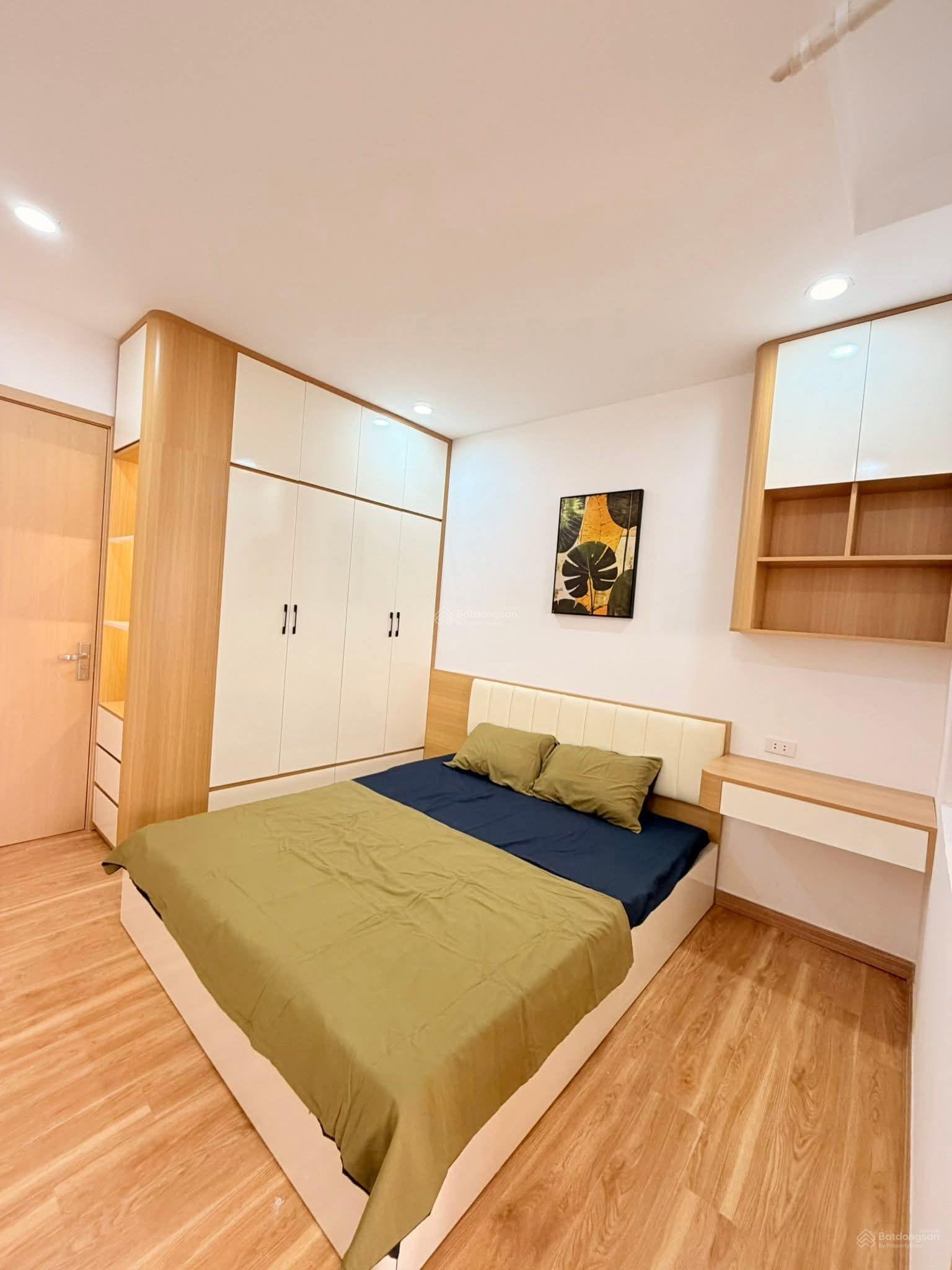 CÓ 102! Bán căn hộ tập thể Nghĩa Tân, lô góc, full nội thất, 65m, 2pn, 2wc giá 3.x tỷ. CÓ 102! Bán căn hộ tập thể Nghĩa Tân, lô góc, full nội thất, 65m, 2pn, 2wc giá 3.x tỷ.