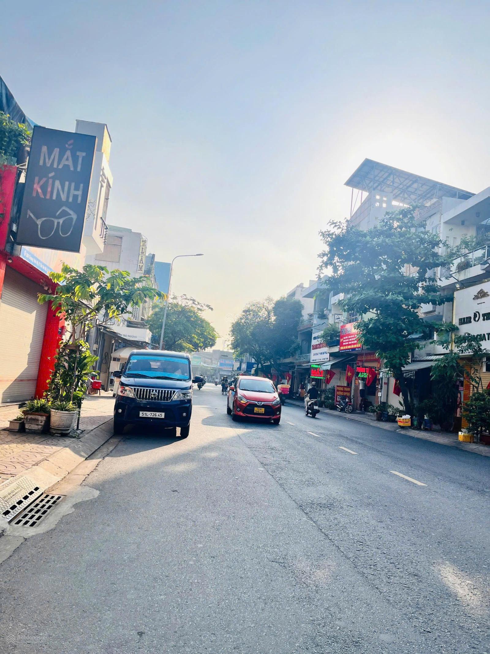 Bán nhà mặt tiền Trương Vĩnh Ký, DT: 4x18m - 2 lầu ST. Giá: 16.5 tỷ thương lượng