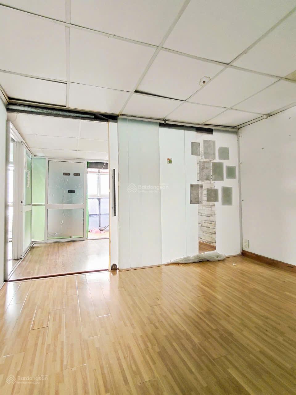 Nhà 985/ Lạc Long Quân F11 Tân Bình, 4.8x12.5m, 2 tầng, 6pn giá 6.98 tỷ tl