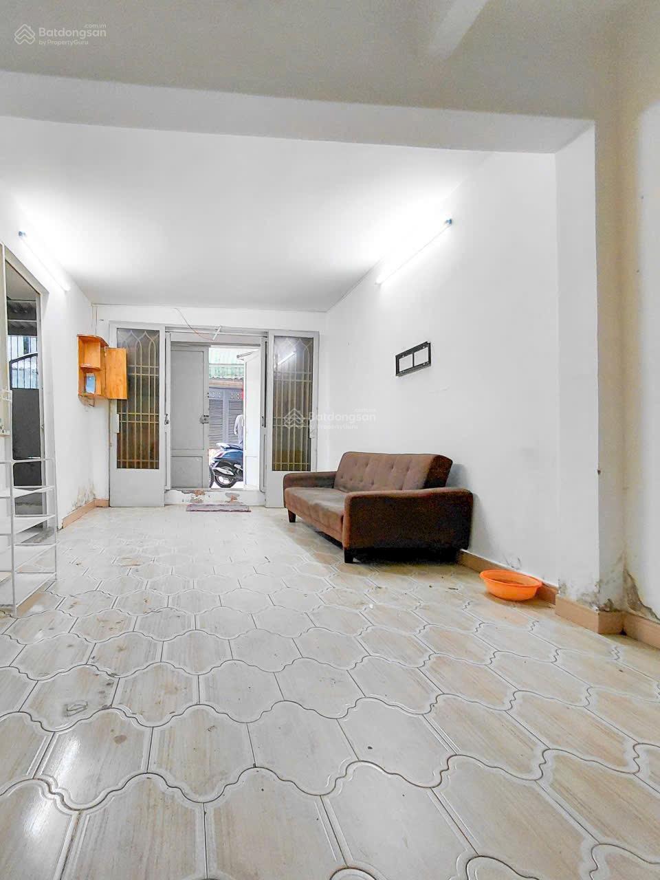 Nhà 985/ Lạc Long Quân F11 Tân Bình, 4.8x12.5m, 2 tầng, 6pn giá 6.98 tỷ tl