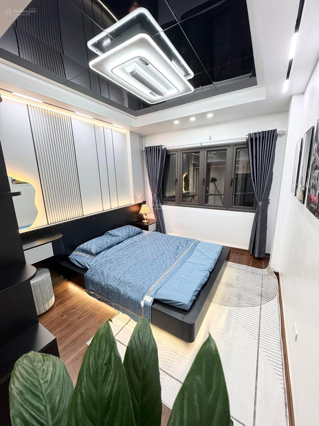 Cực đẹp! Phố Trường Chinh, 2 thoáng, sát phố, gần ô tô 35m, nhà xây mới đẹp tặng nội thất, 42m2*5T