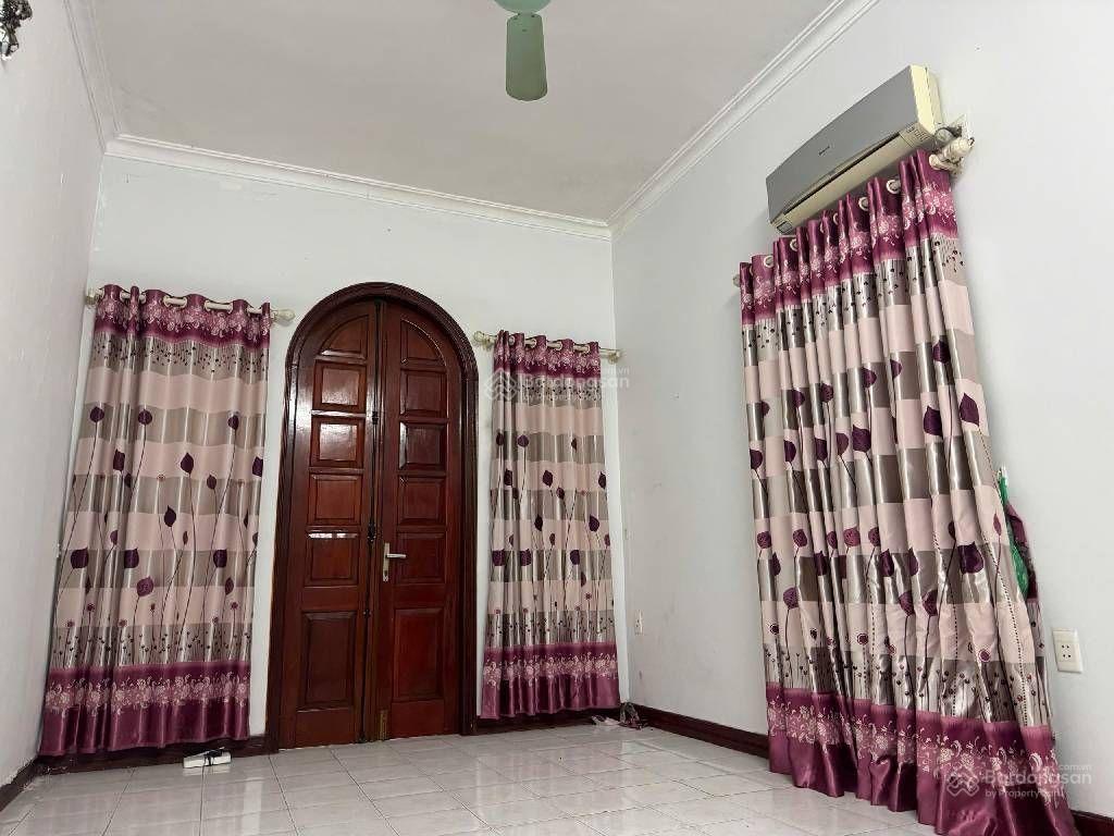 NHÀ PHỐ YÊN LẠC -QUẬN HAI BÀ TRƯNG -CÁCH PHỐ 20 M -DT-60 m2-3 TẦNG -SỔ VUÔNG