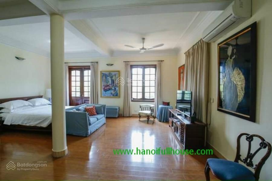 Căn biệt thự bể bơi sân vườn đẹp có diện tích rộng 343m2, bể bơi, xe hơi vào