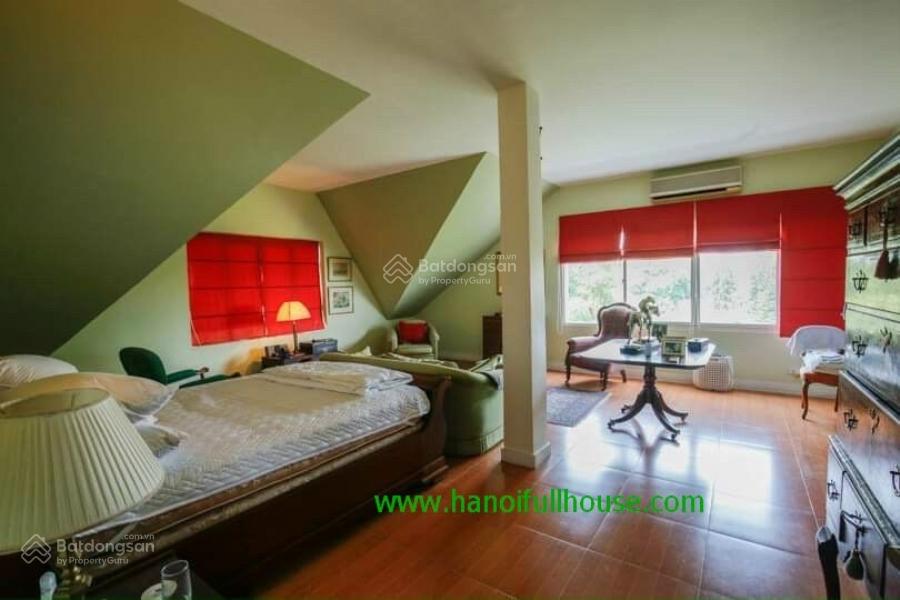 Căn biệt thự bể bơi sân vườn đẹp có diện tích rộng 343m2, bể bơi, xe hơi vào