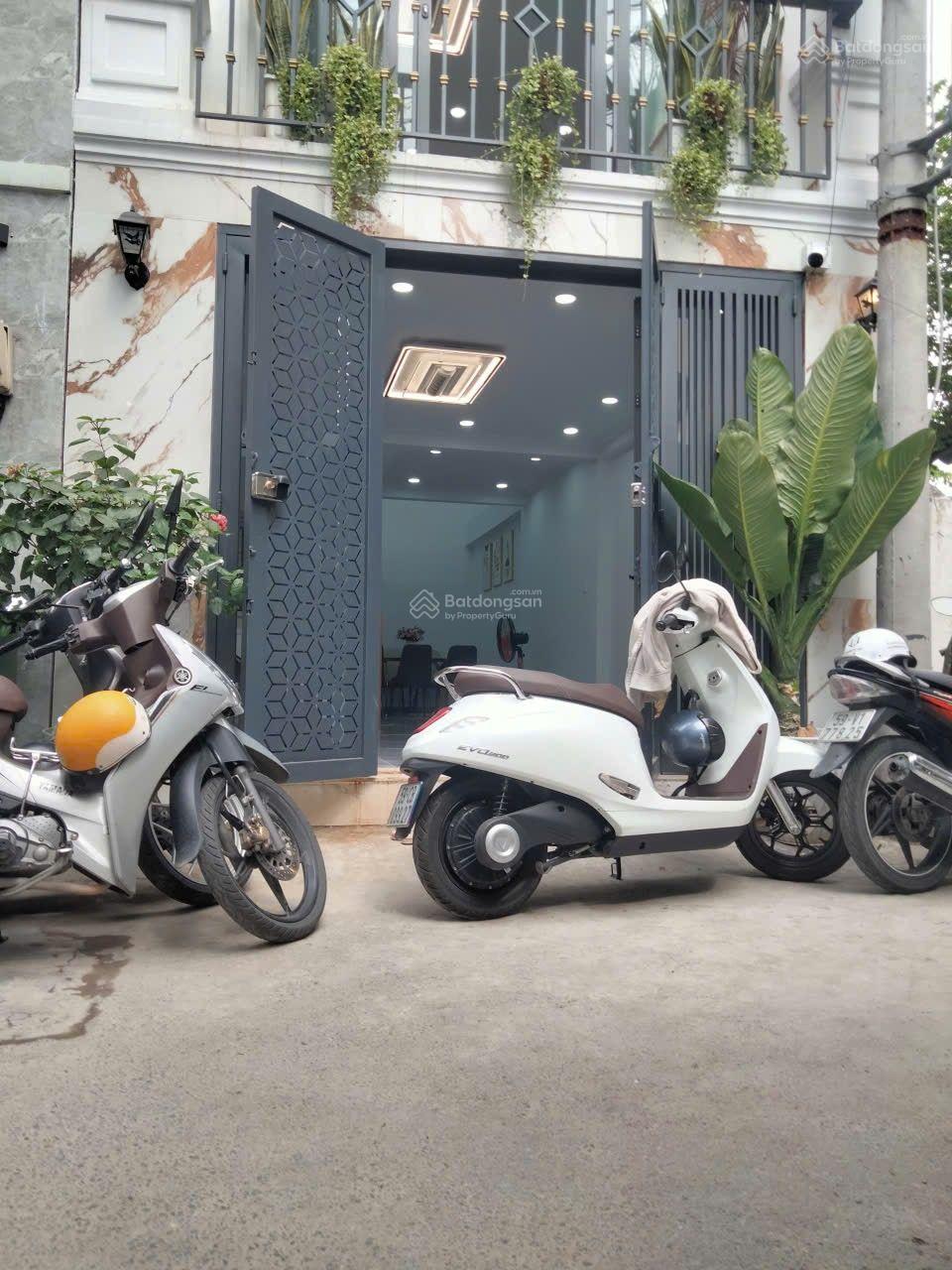 Nhà mới đẹp 4 P. Ngủ full nội thất view sông cực hiếm. Ở ngay gần đại học Văn Lang - Gò Vấp