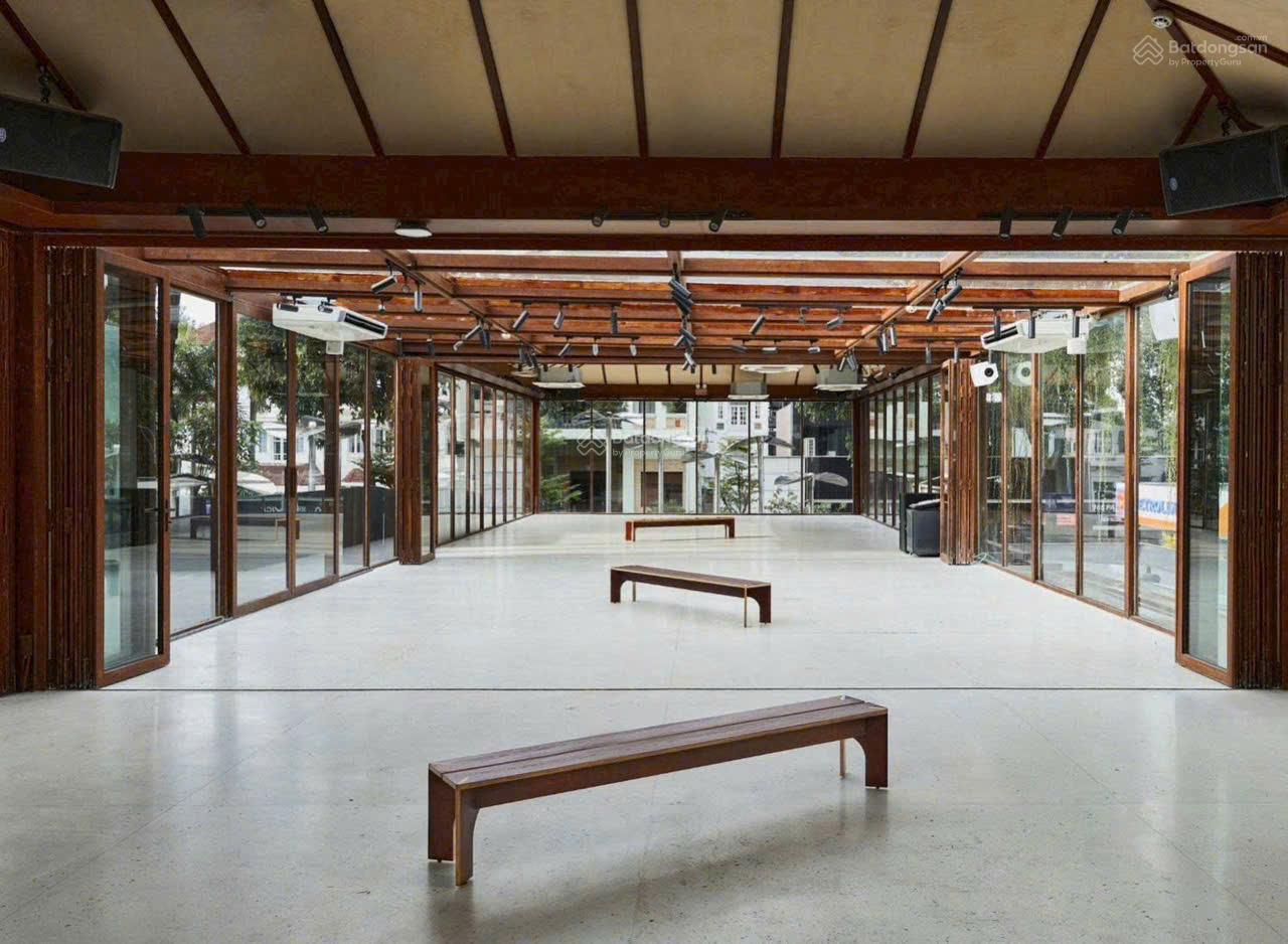 Nhà mới Mặt Tiền Nguyễn Huệ Quận 1 diện tích 10x25m, trệt lầu