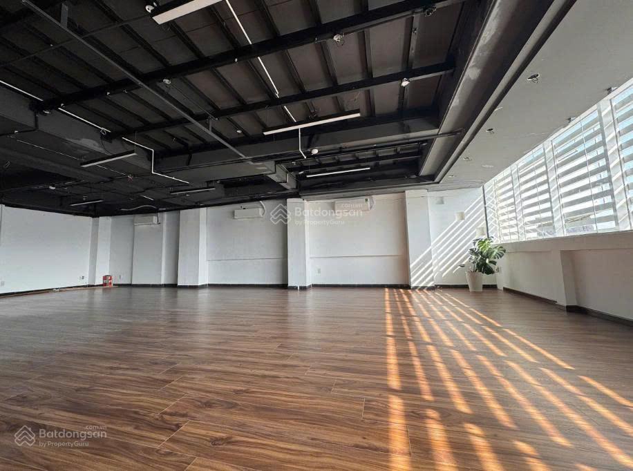 Cho thuê nhà mặt tiền Lê Ngô Cát, phường VTS, Quận 3. Diện tích: 22m x 25m.