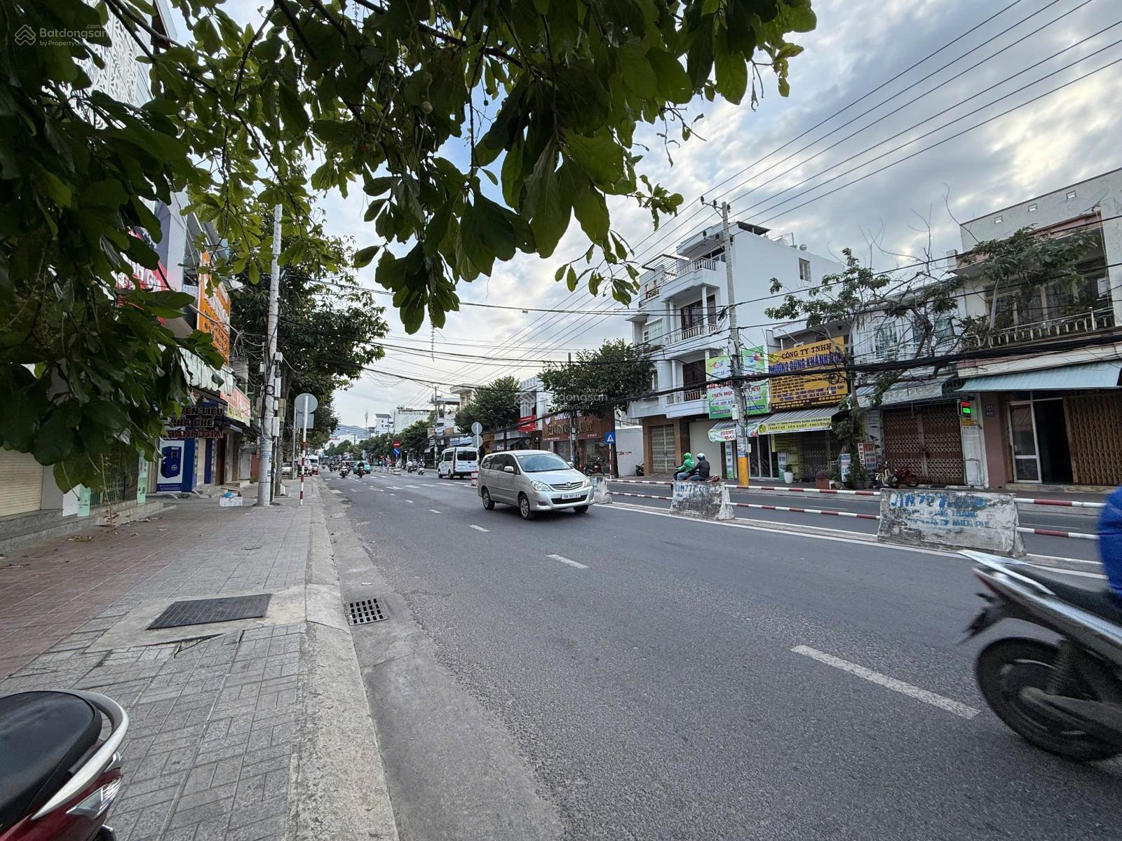 Nhà 5 tầng 2 mặt thoáng đường Lê Hồng Phong Phước Hải Nha Trang - Giá chỉ 12,5 tỷ