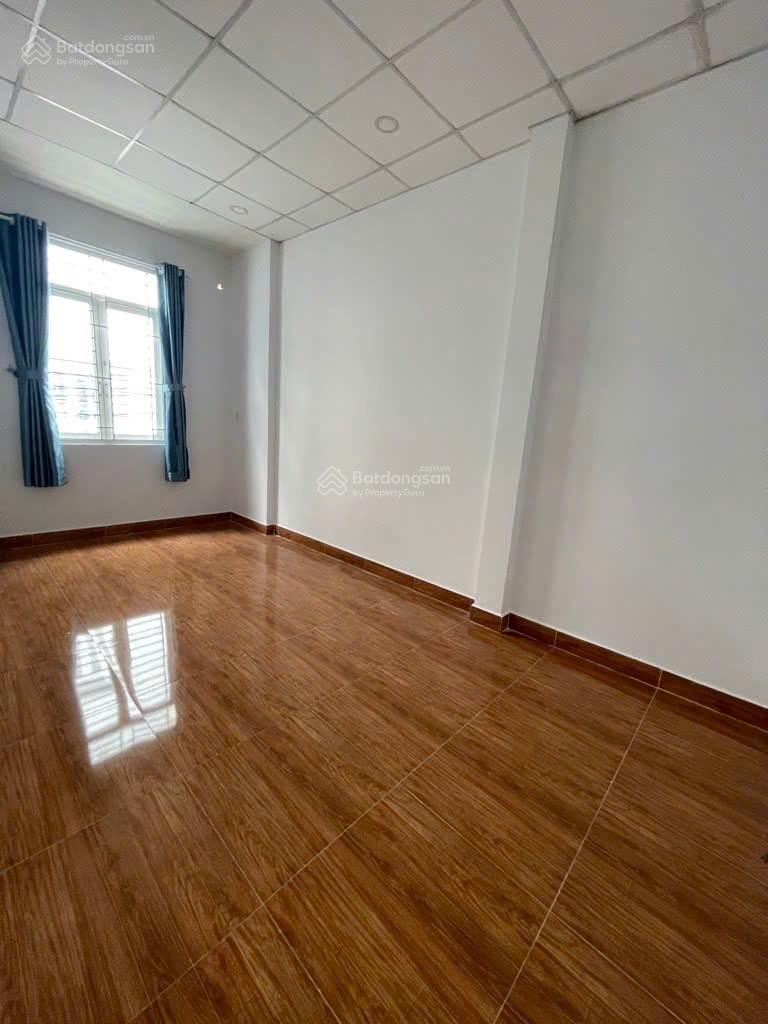 Bán nhà Tân Phú, sát Lũy Bán Bích, 4,5x14m2, xe hơi trong nhà, chỉ 6.8x tỷ