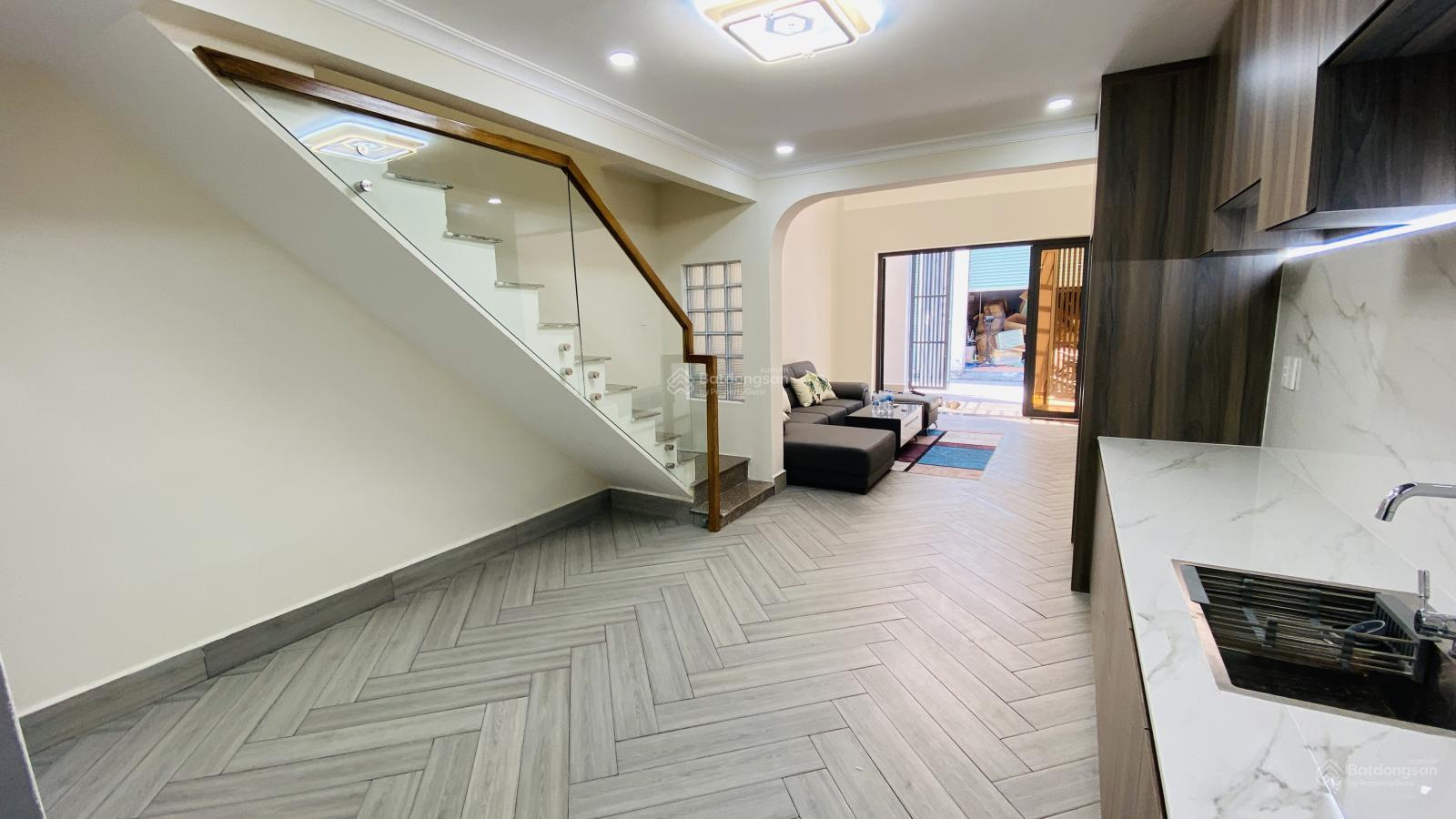 Nhà 3 phòng ngủ hiện đại 4.5x14m, có phòng ngủ dưới trệt. Đường xe tải. Sổ riêng Nhà 3 phòng ngủ hiện đại 4.5x14m, có phòng ngủ dưới trệt. Đường xe tải. Sổ riêng