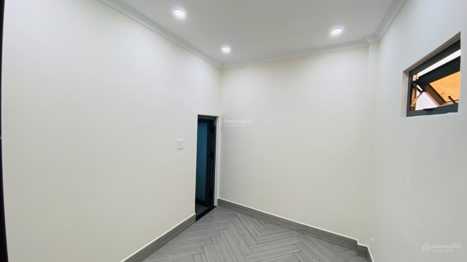 Nhà 3 phòng ngủ hiện đại 4.5x14m, có phòng ngủ dưới trệt. Đường xe tải. Sổ riêng Nhà 3 phòng ngủ hiện đại 4.5x14m, có phòng ngủ dưới trệt. Đường xe tải. Sổ riêng