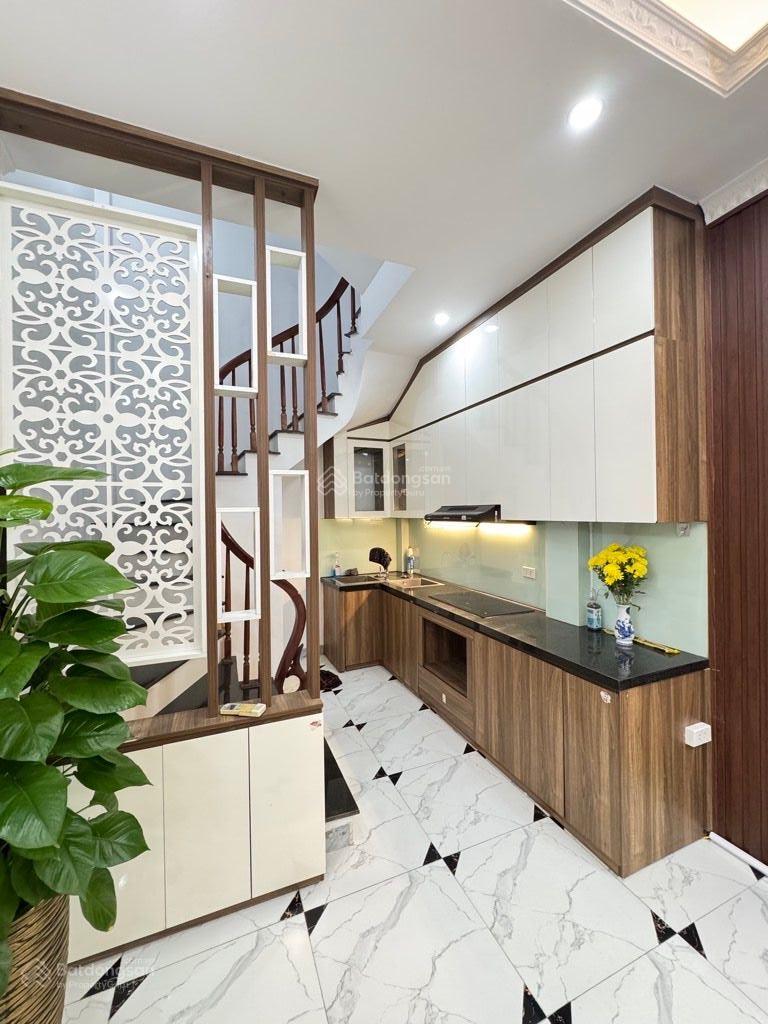 Chính chủ cần bán gấp nhà Tam Trinh-33m2x 5 tầng-6,48 tỷ-ô tô dừng đỗ cách 10m-full nội thất sẵn ở