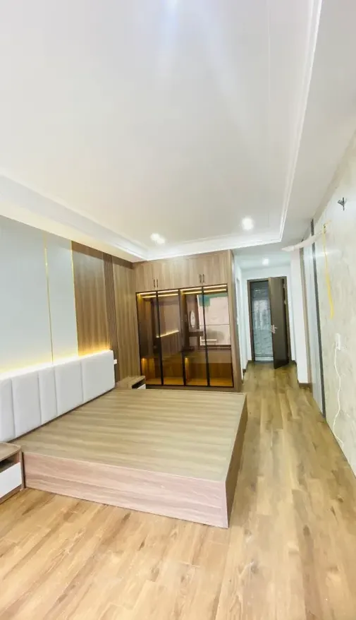 CC GỬI BÁN TÒA NHÀ PHÂN LÔ Ô TÔ TRÁNH 7 TẦNG TM 650 KG. GIÁ 10,9 TỶ THƯƠNG LƯỢNG.