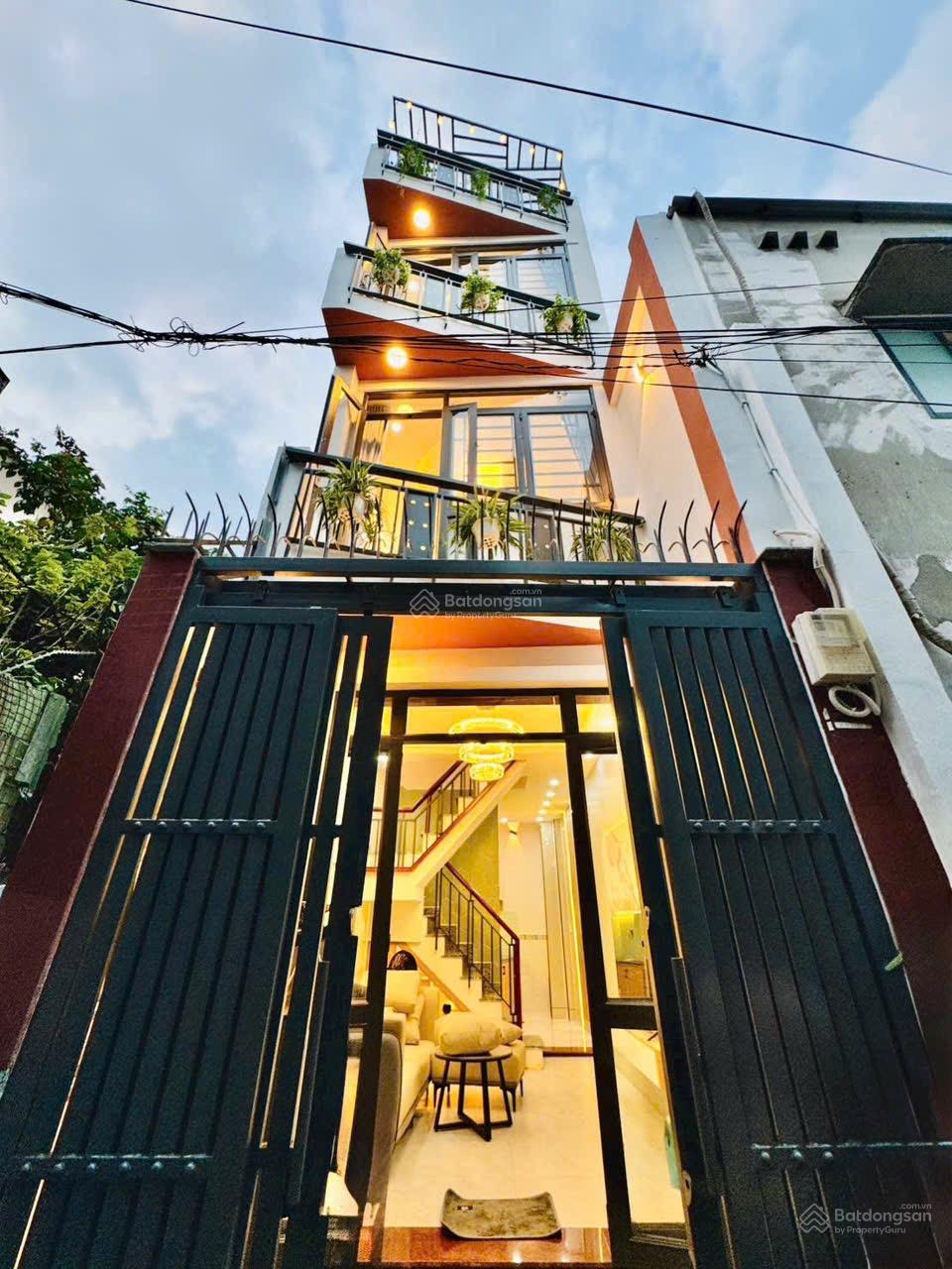 Hoàn công đủ trệt 3 lầu- sát Bình Thạnh- Phú Nhuận- 3 phòng ngủ- đường Lý Thường Kiệt - gần sân bay