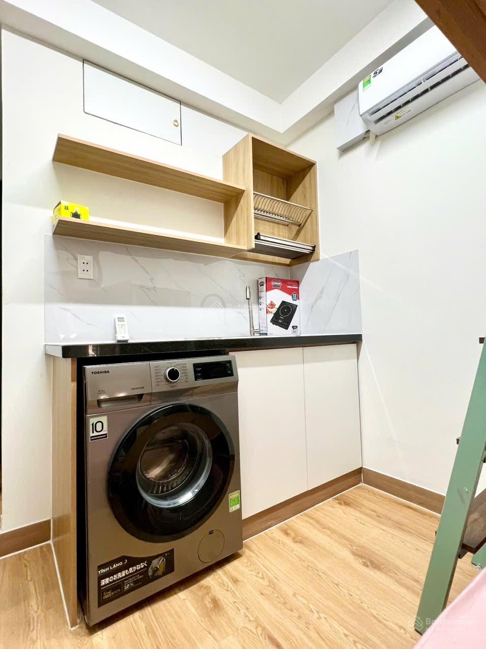 Cho thuê phòng full nội thất, 2 giường, mới 100%, máy giặt riêng, ngay ngã tư Phú Nhuận