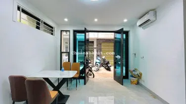 KIM GIANG 35M X 4 TẦNG. 50M RA Ô TÔ. NGÕ THÔNG. NHÀ ĐẸP FULL NỘI THẤT Ở LUÔN. GIÁ 8 TỶ hơn.