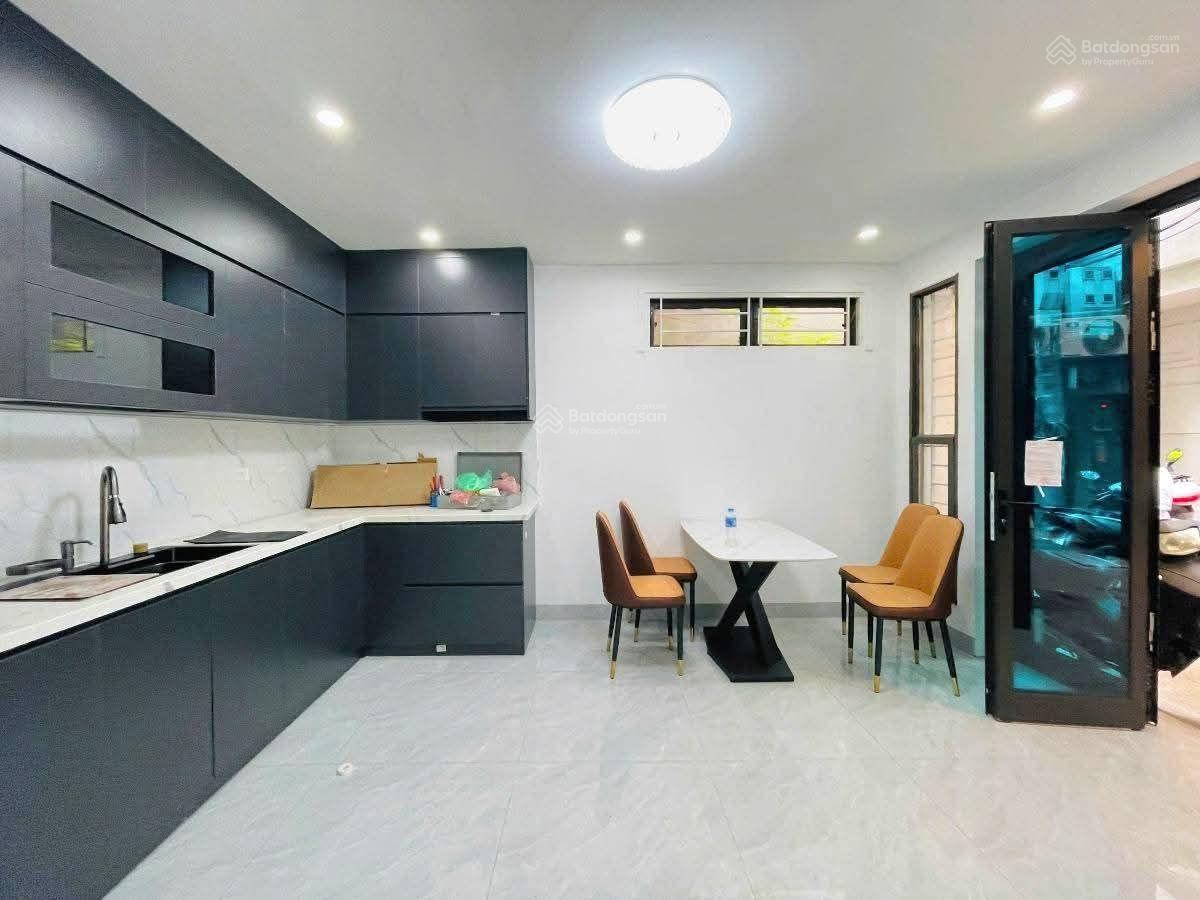 KIM GIANG 35M X 4 TẦNG. 50M RA Ô TÔ. NGÕ THÔNG. NHÀ ĐẸP FULL NỘI THẤT Ở LUÔN. GIÁ 8 TỶ hơn.