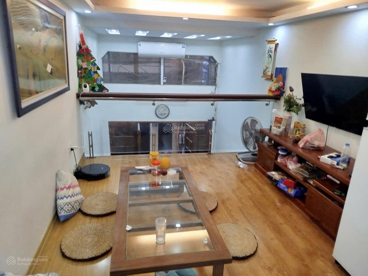 Mặt ngõ thông KD, nhà đẹp dân xây full NT, thoáng sáng gần phố. Dt 37m 5T mt 5m giá 10,7 tỷ có TL