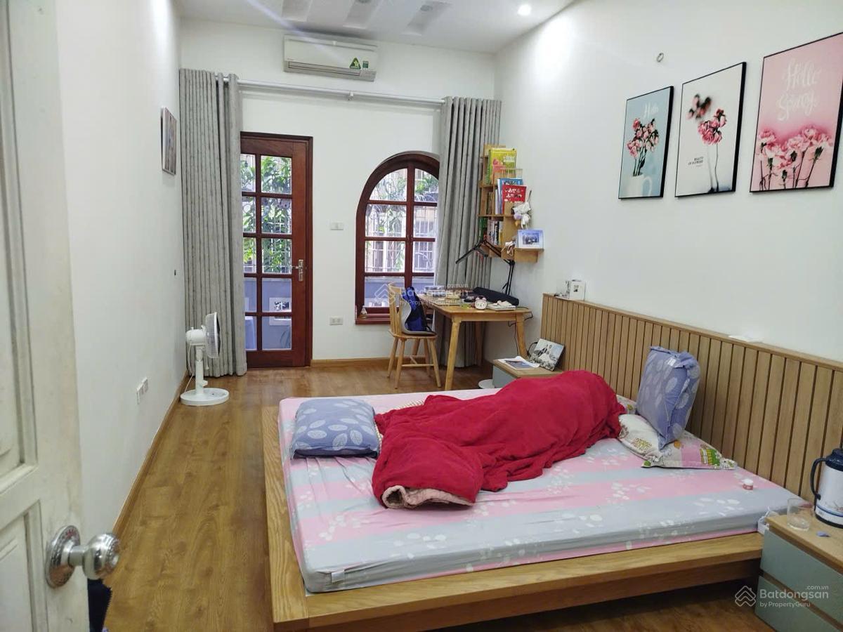 Mặt ngõ thông KD, nhà đẹp dân xây full NT, thoáng sáng gần phố. Dt 37m 5T mt 5m giá 10,7 tỷ có TL