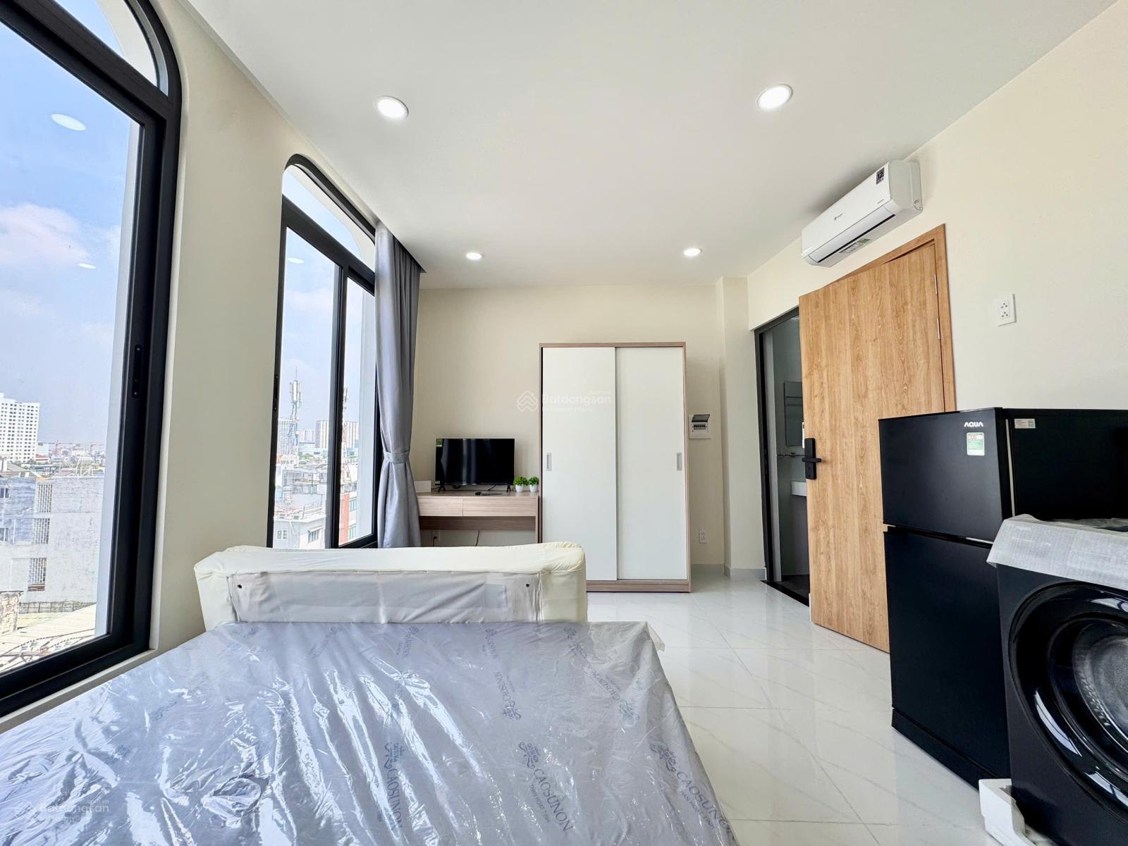 Căn hộ tách bếp cửa sổ lớn cực thoáng, gần ngã tư Hàng Xanh, chợ Bà Chiểu - Chu Văn An - Bình Thạnh