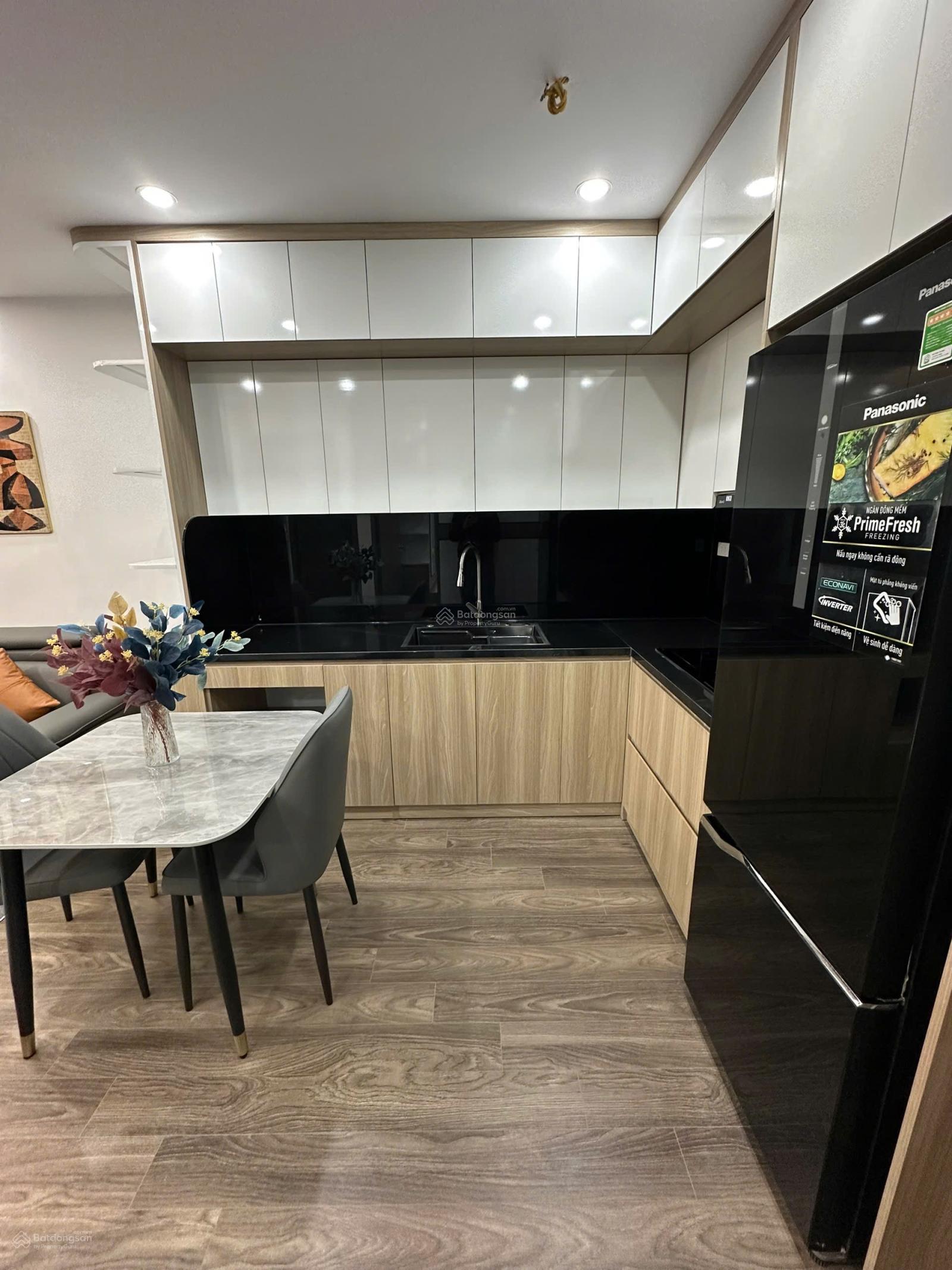 Bán gấp CC Hateco, view hồ Yên Sở, 2PN, P khách có ban công