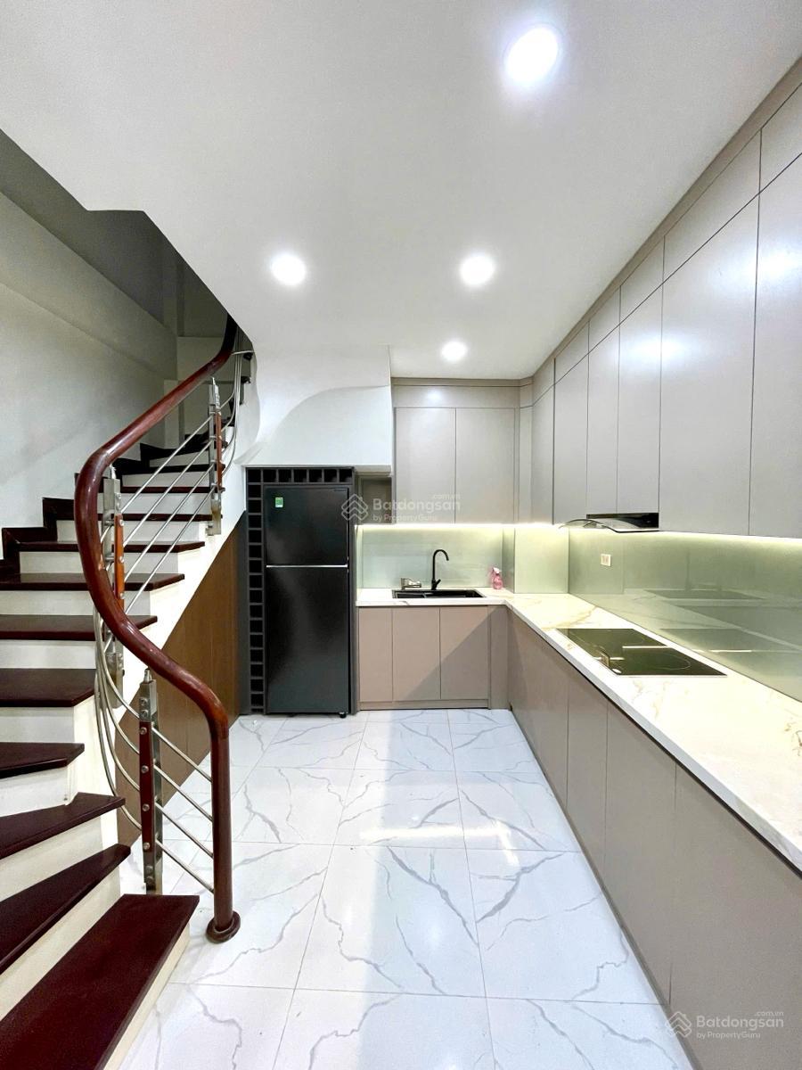 Lô góc 2 thoáng mặt ngõ thông 20m ra phố oto tránh,NT hiện đại, ở ngay. Dt 35m 5T mt3,7m giá9,7 tỷ