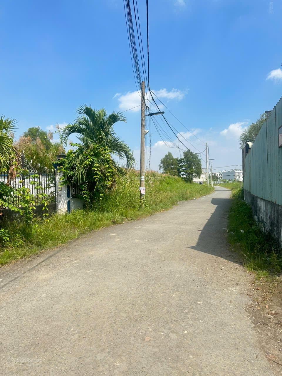 Bán 8.597m2 đất thổ cư 2 mặt tiền đường Trường Lưu, Q9 giá rẻ 180 tỷ