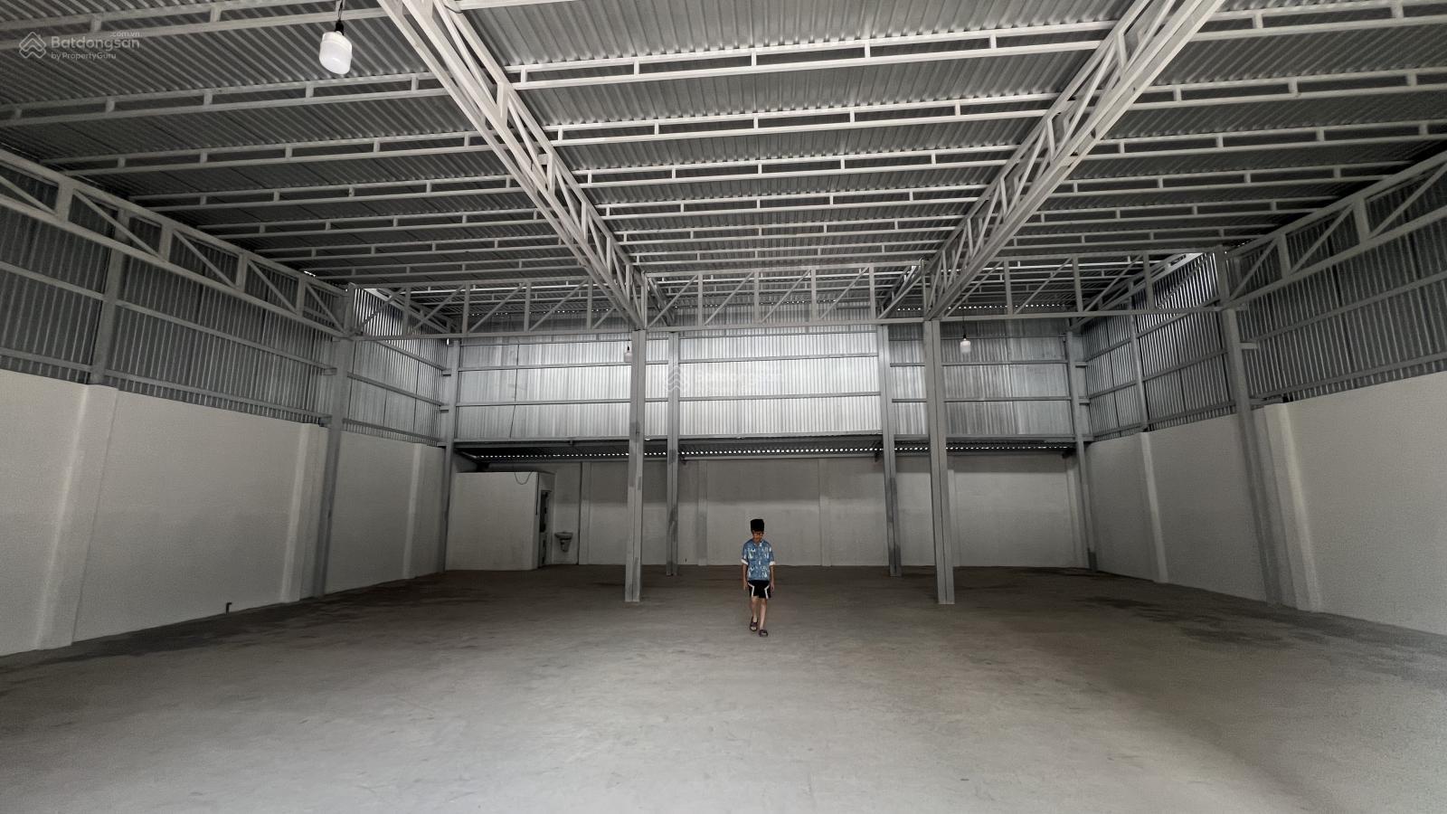 Kho cho thuê tại Lê Đình Cẩn, 25 triệu, 300m2, hàng hot! Conf vào đêm