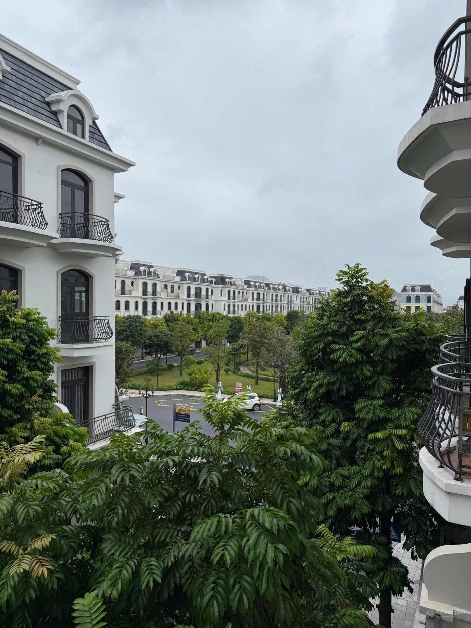 View công viên hướng ĐB quá đẹp. Giá rẻ 56m Ht 5 tầng full đồ T2-3-4-5 chia 2PN Sẵn sổ đ