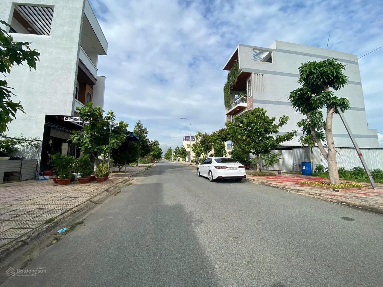 Bán lô 105m2 hướng Nam đường N5, gần trường Đinh Tiên Hoàng trong KDC An Thuận cổng chính sân bay