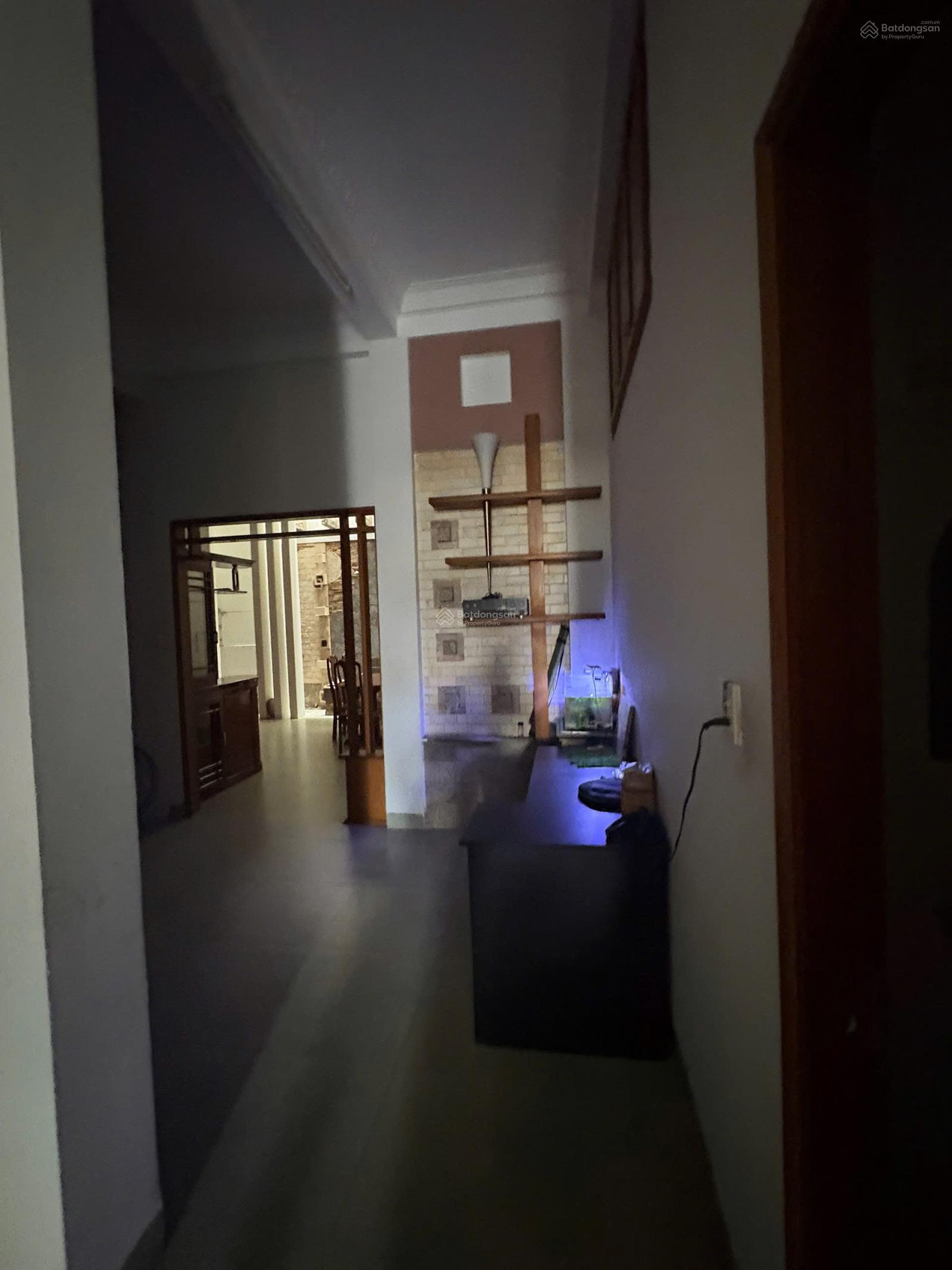 Cho thuê nguyên căn có gác lửng MT gần đường Tiểu La! Quận Hải Châu
Giá 12tr
Dt 110m