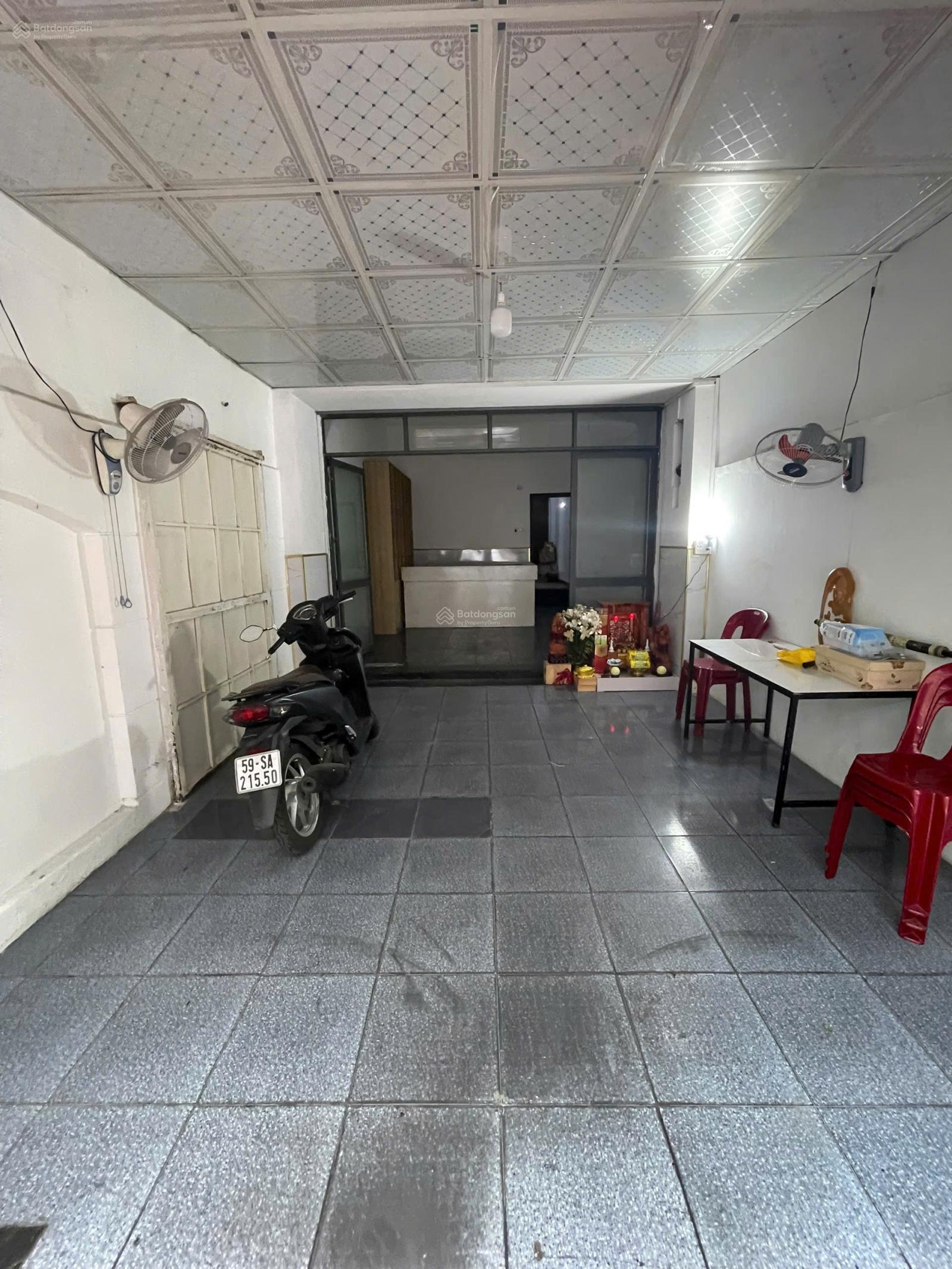 Cho thuê nguyên căn 740/9C Sư Vạn Hanh gần Van Hanh Mall. DT: 4 x 20m, 3 lầu. LH: 0901 383 ***