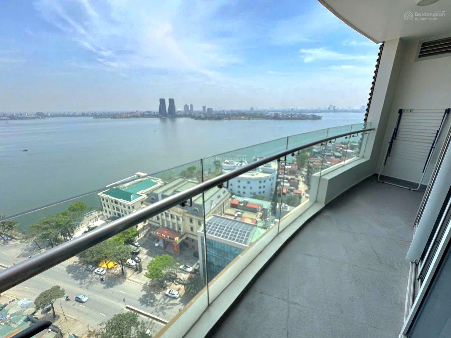 Bán nhà Lạc Long Quân 175m2, 9 tẩng 1 hầm giá: 63 tỷ. Tây Hồ