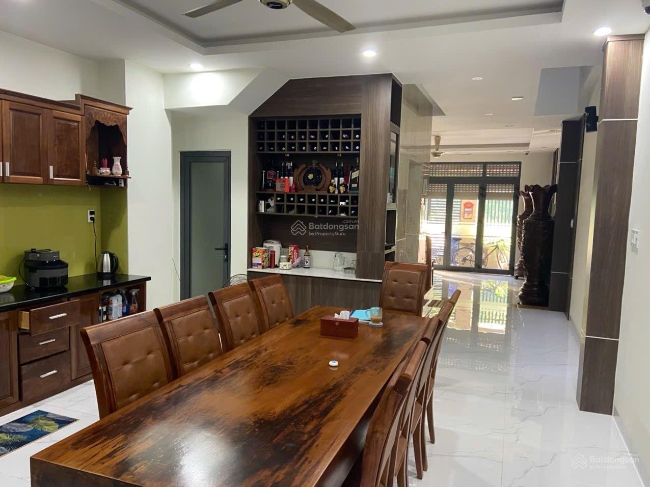 Bán nhà đẹp khu đô thị Mipeco gần biển, căn nhà đẹp, có thang máy, giá cực tốt. LH: 0905 211 ***