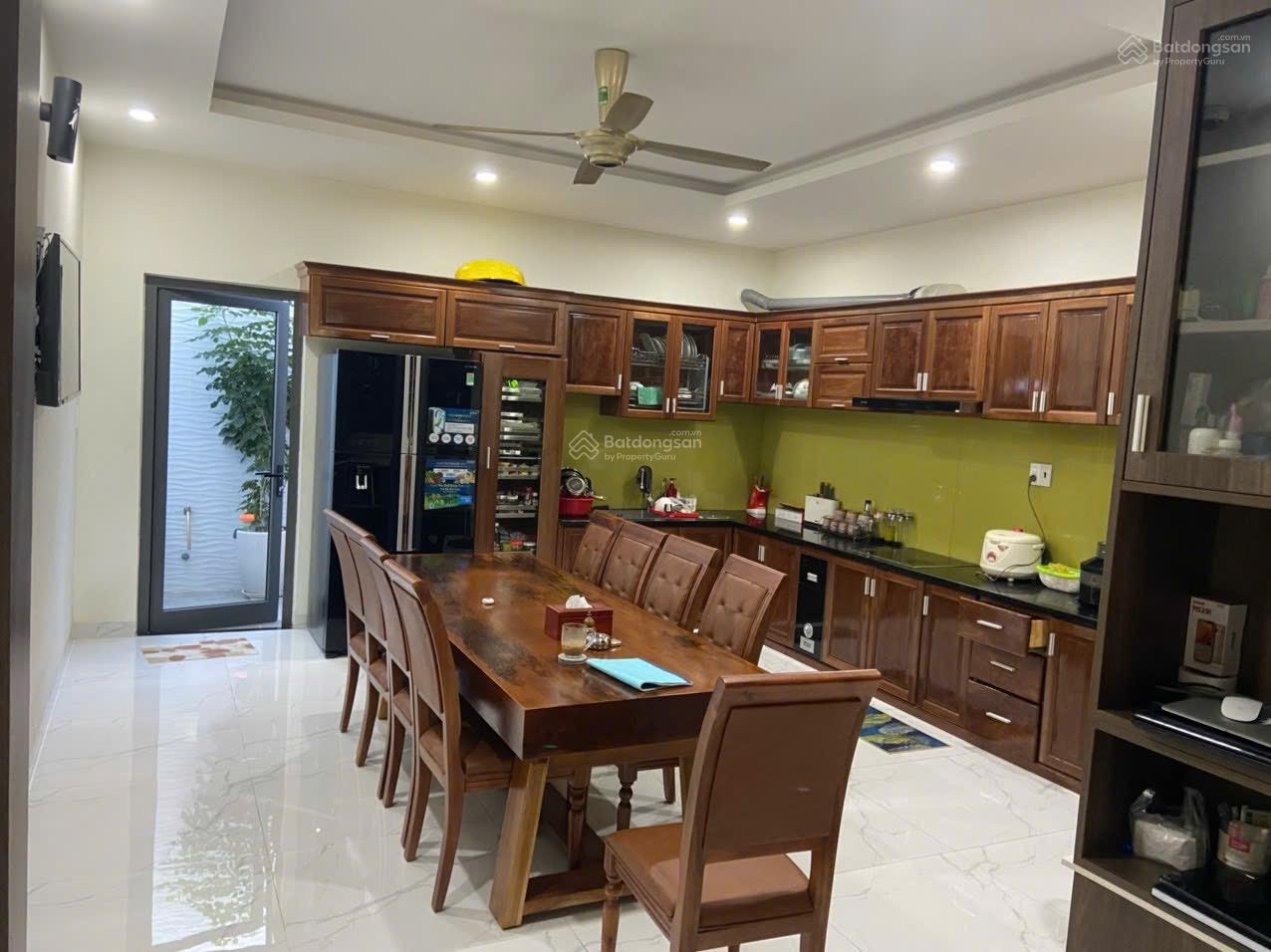 Bán nhà đẹp khu đô thị Mipeco gần biển, căn nhà đẹp, có thang máy, giá cực tốt. LH: 0905 211 ***