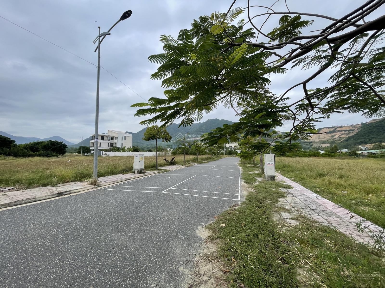 Bán lô góc biệt thự ven sông Tắc 365m2 giá chỉ 33tr/m2