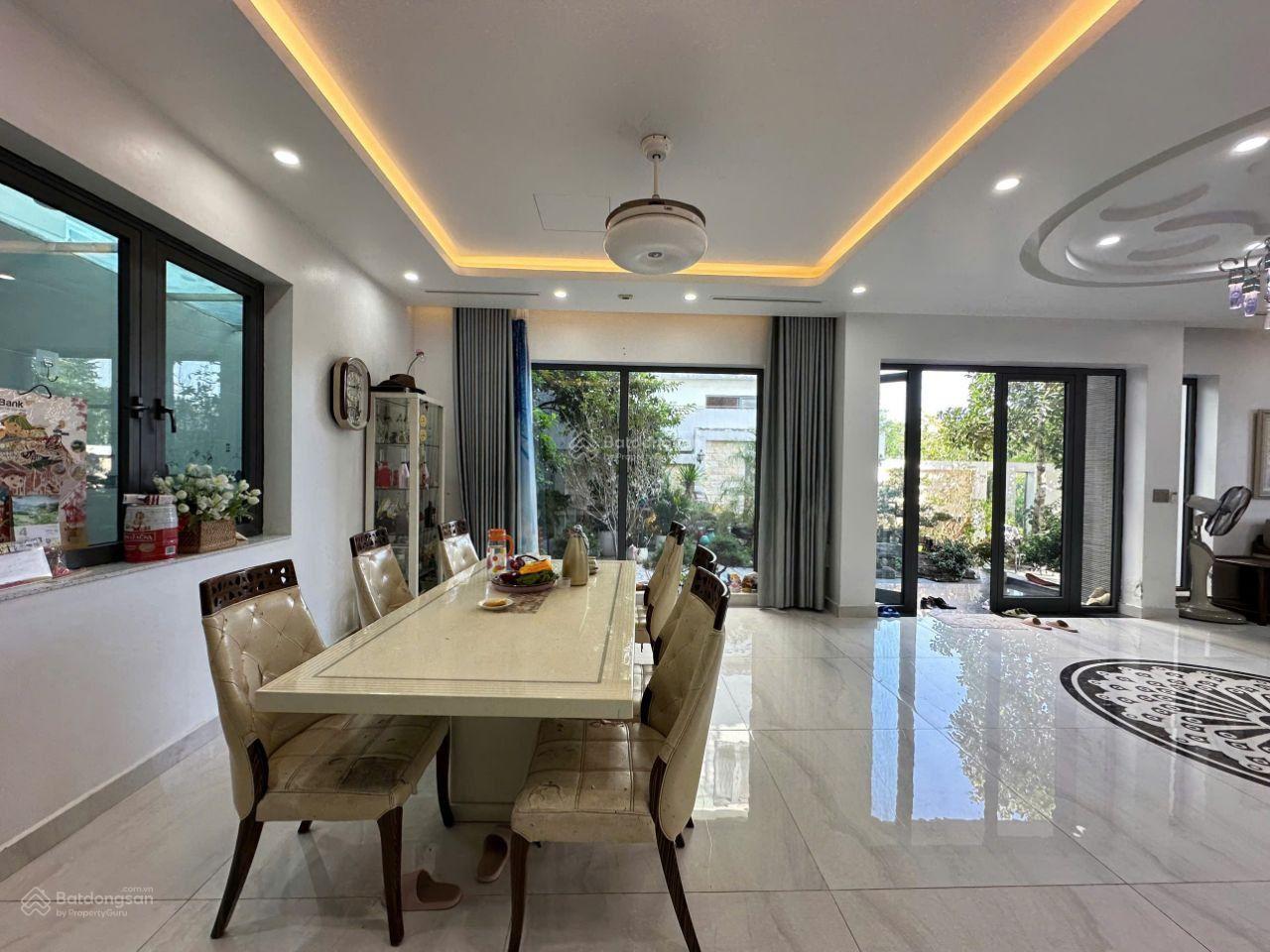 Bán biệt thự trục đường Võ Nguyên Giáp, dt 270m2, ngang 15m, nhà 4 tầng view công viên đường 30m