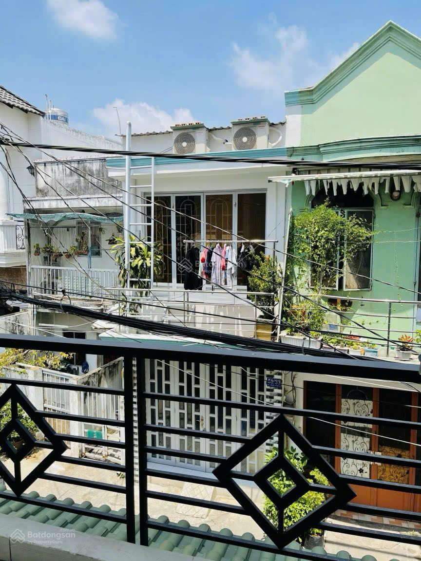 Bán gấp nhà 2 lầu hẻm xe hơi phường Tân Quy, Quận 7 HCM | Nhà thiết kế hiện đại, hướng Bắc