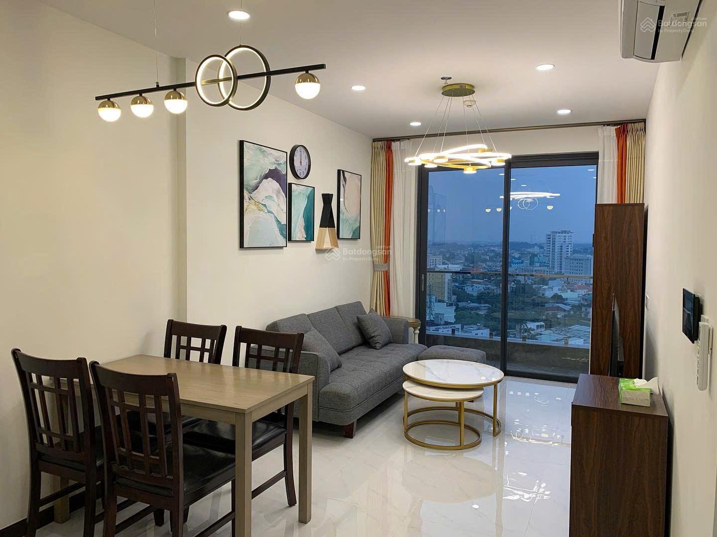 Cho thuê căn hộ C sky View Chánh Nghĩa
Diện tích 80m, 2pn2wc Cho thuê căn hộ C sky View Chánh Nghĩa
Diện tích 80m, 2pn2wc