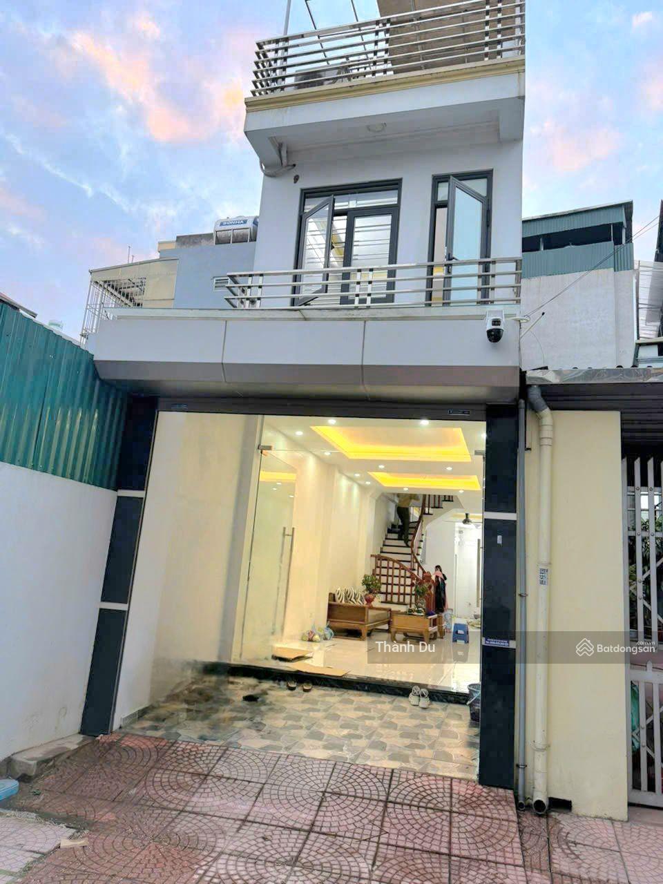 Cho thuê nhà nguyên căn Cự Khối - Long Biên 57m2 x 3 tầng 3PN - 10tr/thg ngõ ô tô