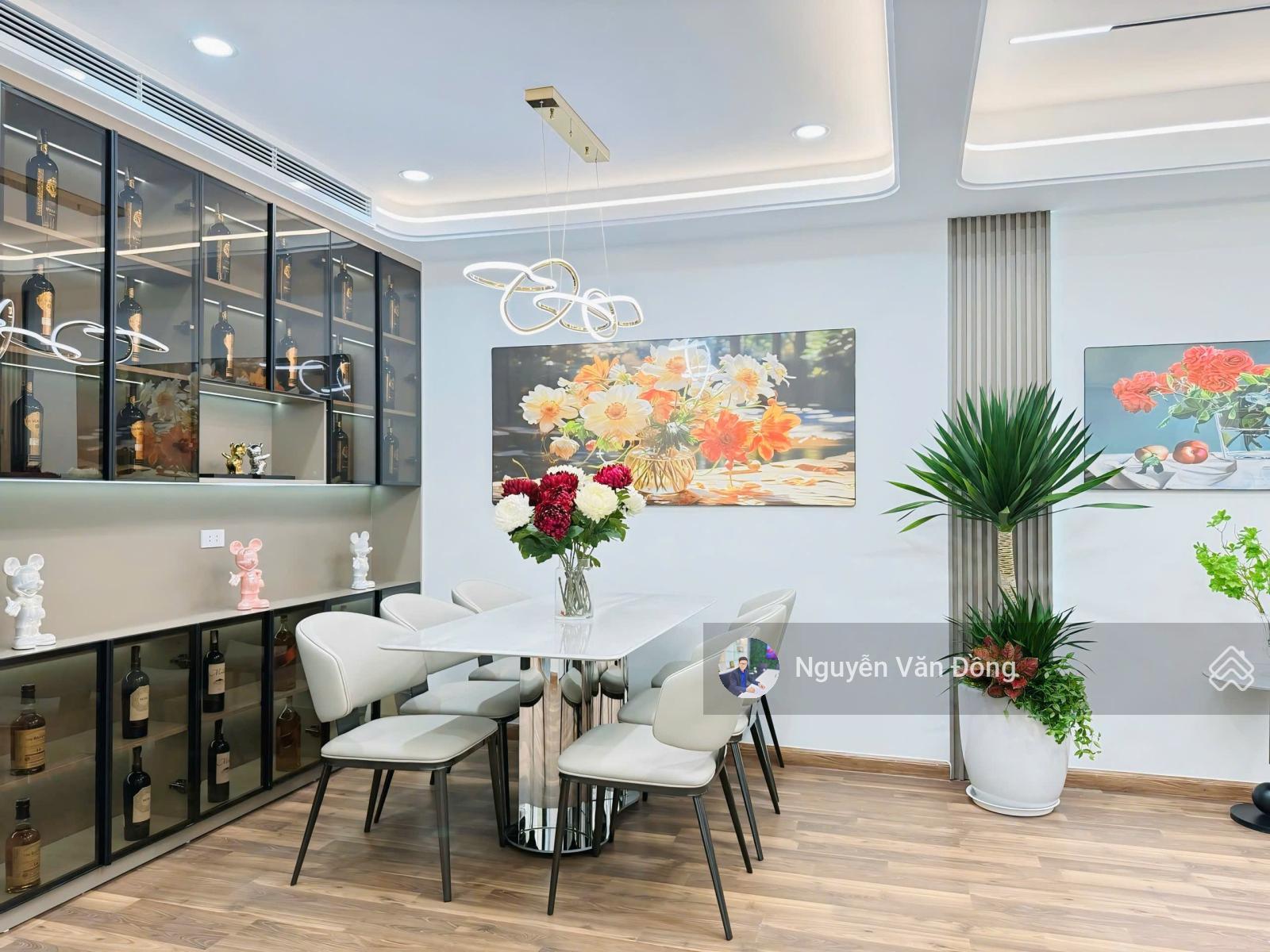 Chính chủ cần bán căn hộ tâm huyết, thiết kế 3 ngủ đẹp, sổ đỏ sẵn giao dịch, tặng kèm nội thất