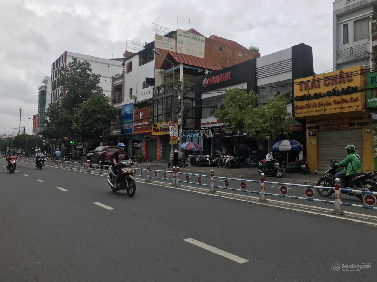 Bán nhà MT Nguyễn Sơn, 4.2x10, 3 lầu, nhà đẹp, 11.5 tỷ