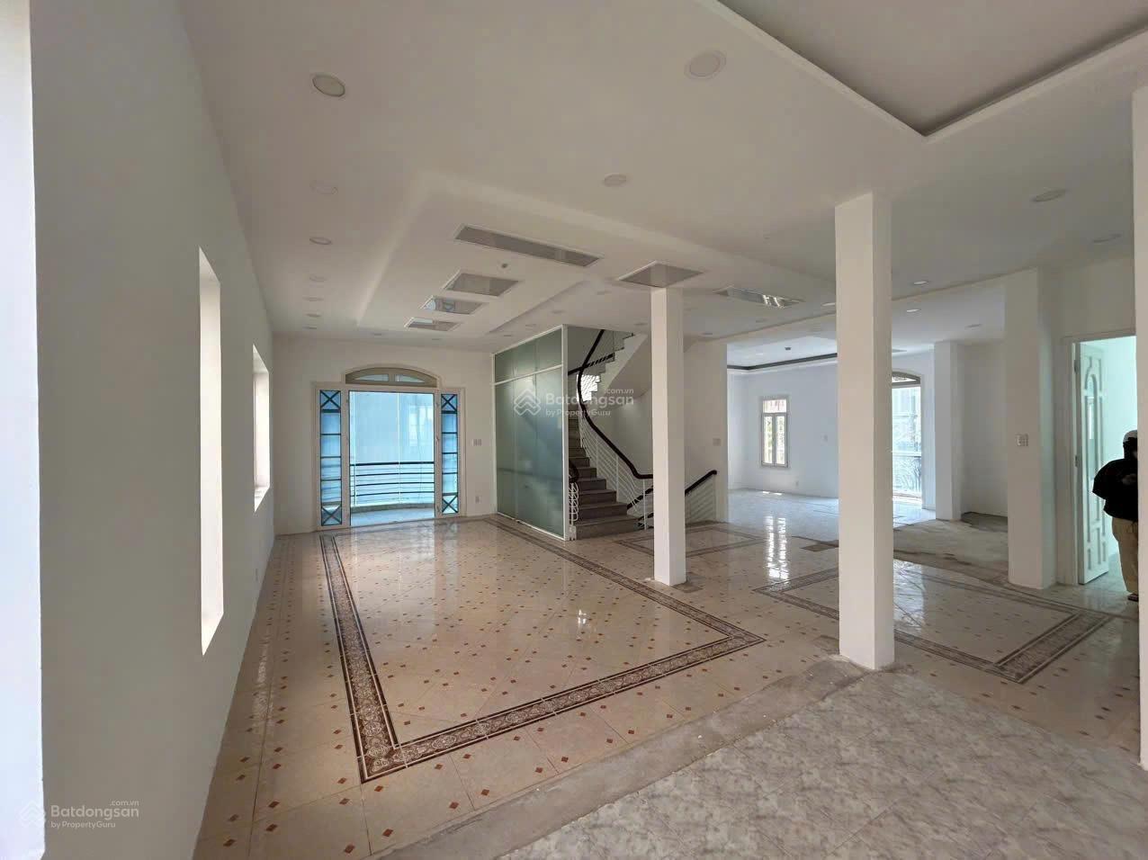 CHO THUÊ BIỆT THỰ P. AN KHÁNH, QUẬN 2. DT:15,5X16,25. KC:HẦM-TRỆT-2 LẦU ( CÓ SÂN VƯỜN) GIÁ:70TR