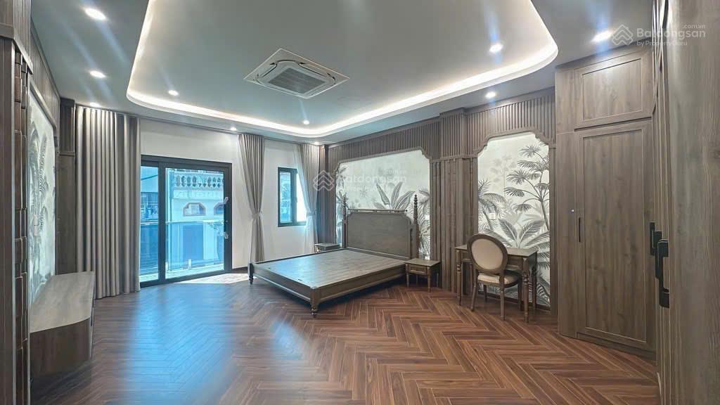 Bán nhà Nguyễn Văn Cừ, Bồ Đề DT 79m2, 7 tầng, MT 5m, gara, thang máy, ô tô tránh và thông, full đồ