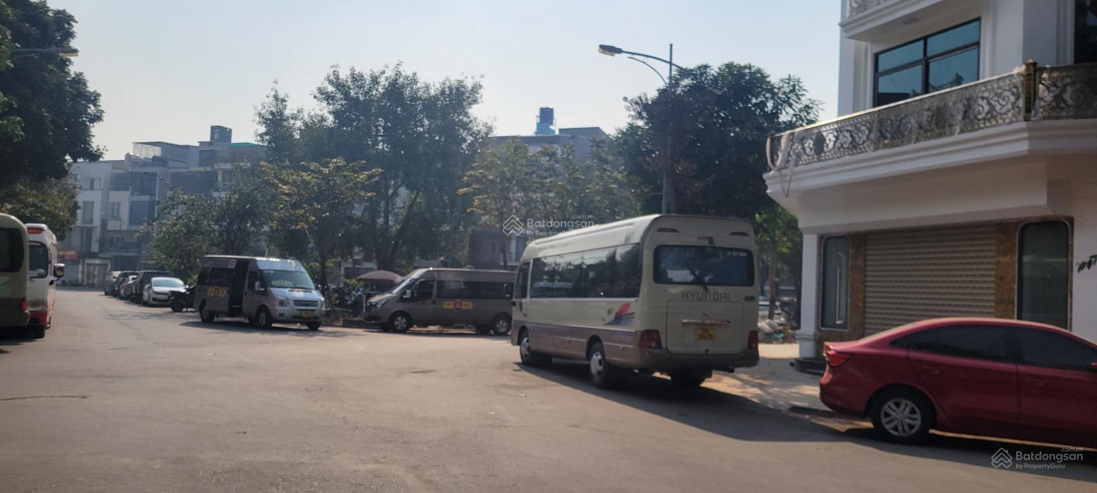 Bán liền kề TT 12 KDT Văn Phú vị trí ngay ngã 4 công trương QT Marie Curie ở kết hợp KD dt 92m Bán liền kề TT 12 KDT Văn Phú vị trí ngay ngã 4 công trương QT Marie Curie ở kết hợp KD dt 92m