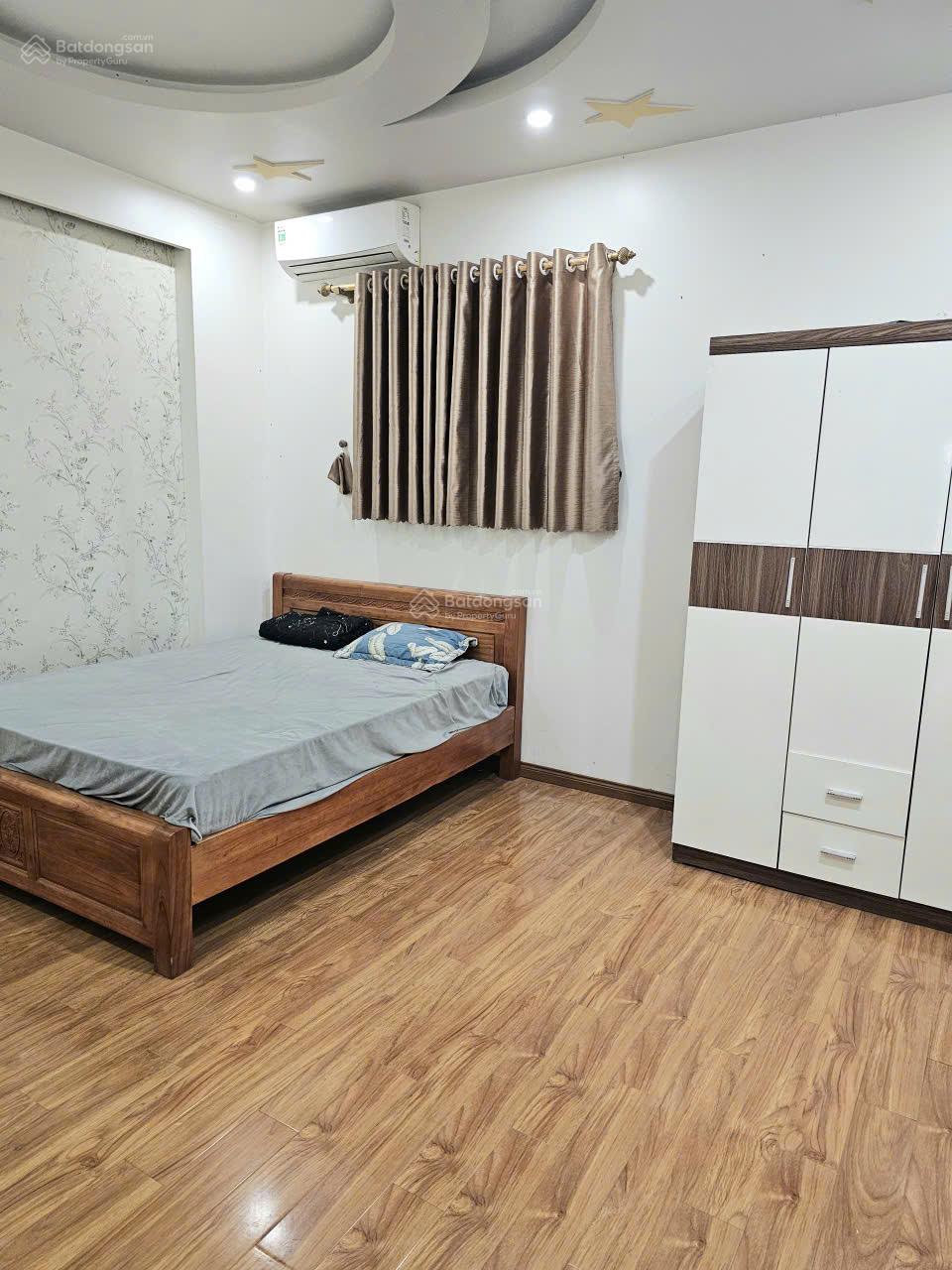 Bán nhà 193 Văn Cao, đường thông, vị trí đẹp, giá tốt