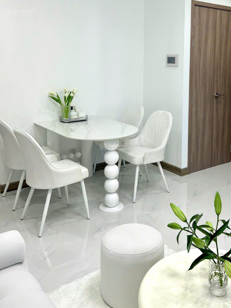 Cho thuê 1 phòng ngủ tầng cao view sông cực đẹp, nội thất bắt mắt, giá 25 triệu. tại Sunwah Pearl