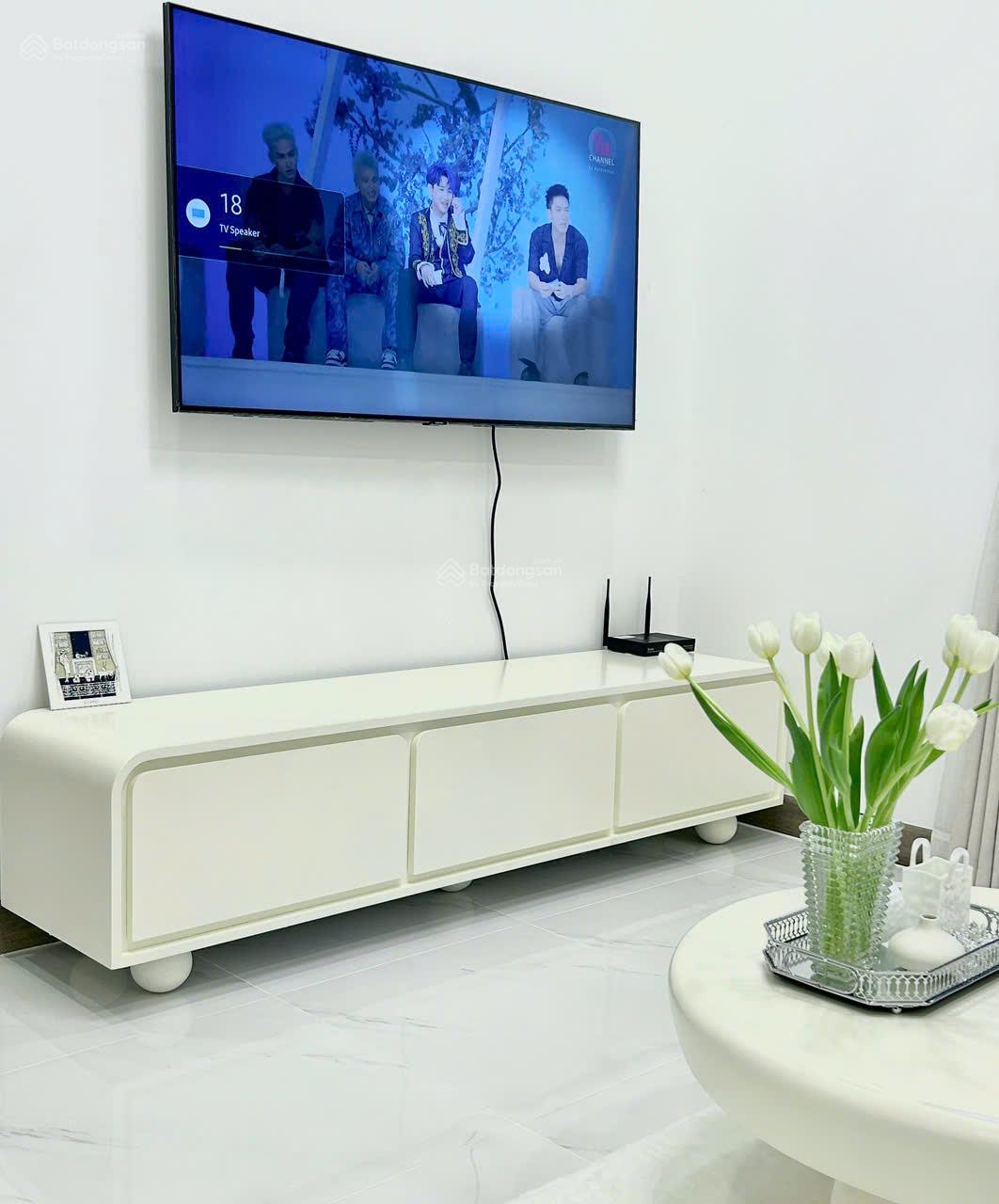 Cho thuê 1 phòng ngủ tầng cao view sông cực đẹp, nội thất bắt mắt, giá 25 triệu. tại Sunwah Pearl