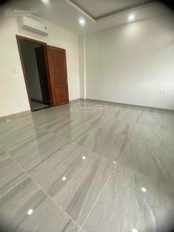 Cho thuê 1 trệt 1 lầu mặt tiền đường lớn KĐT Vạn Phúc, vị trí đẹp, phù hợp làm văn phòng